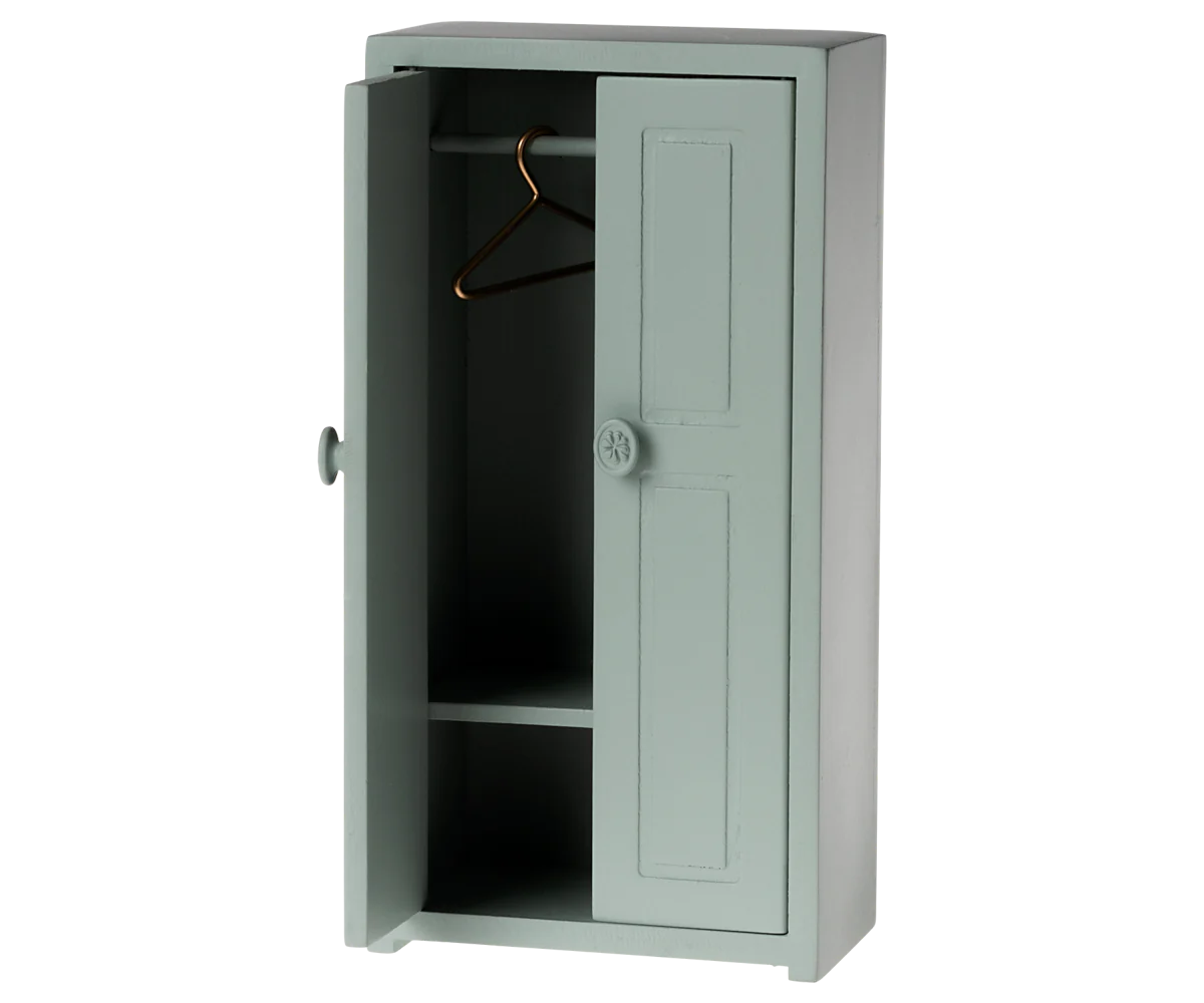 Closet, Mouse