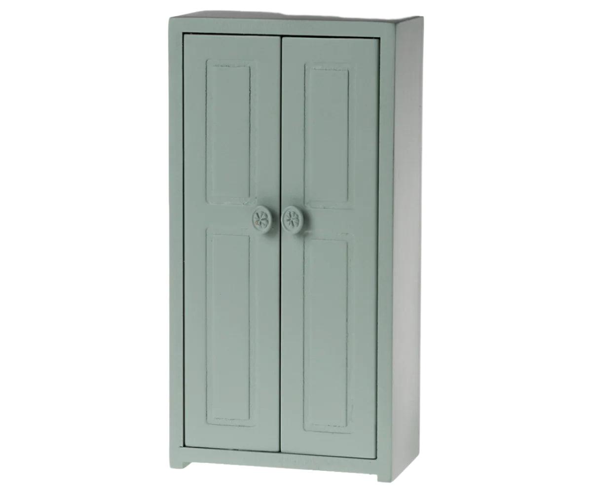 Closet, Mouse
