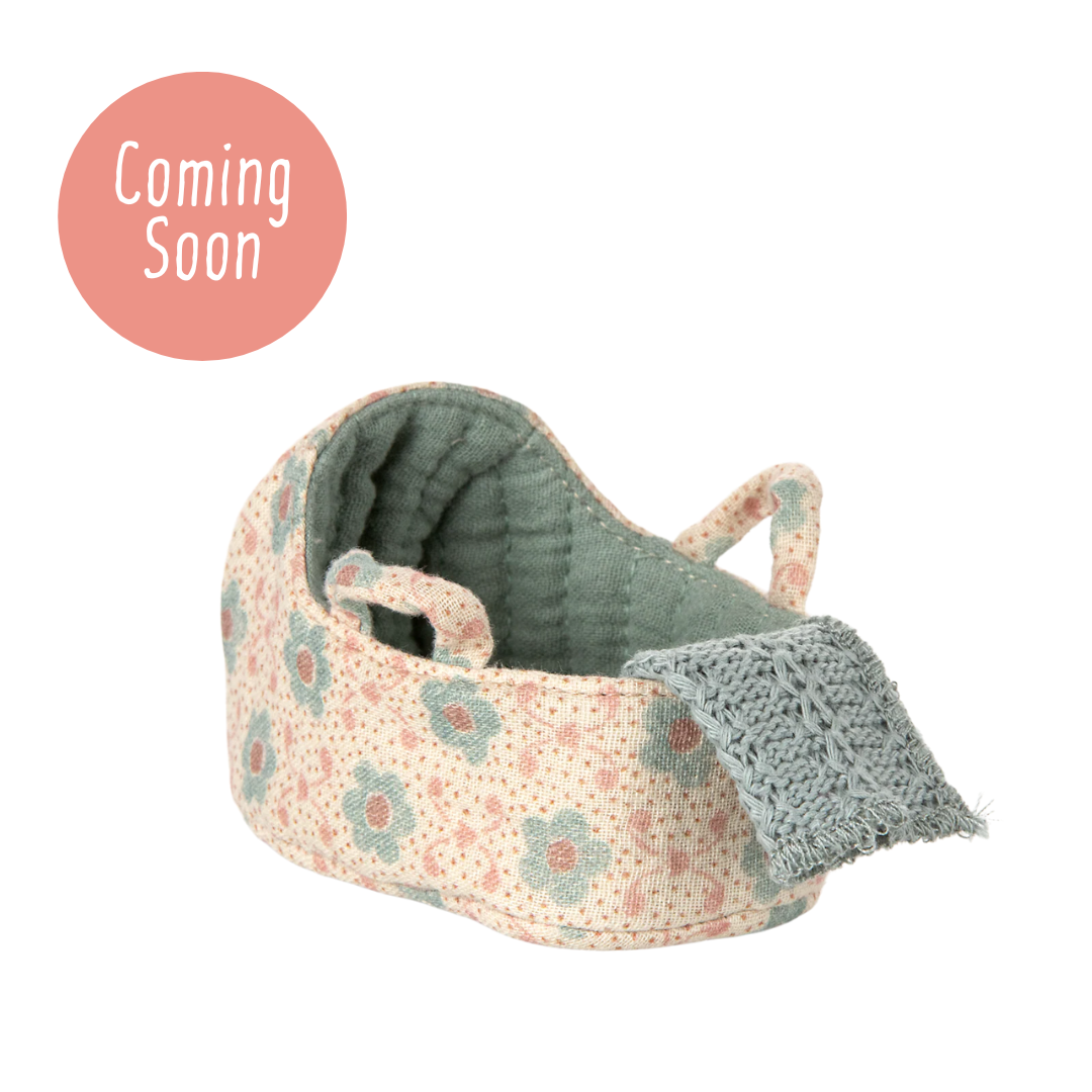 Carry Cot, Baby Mouse