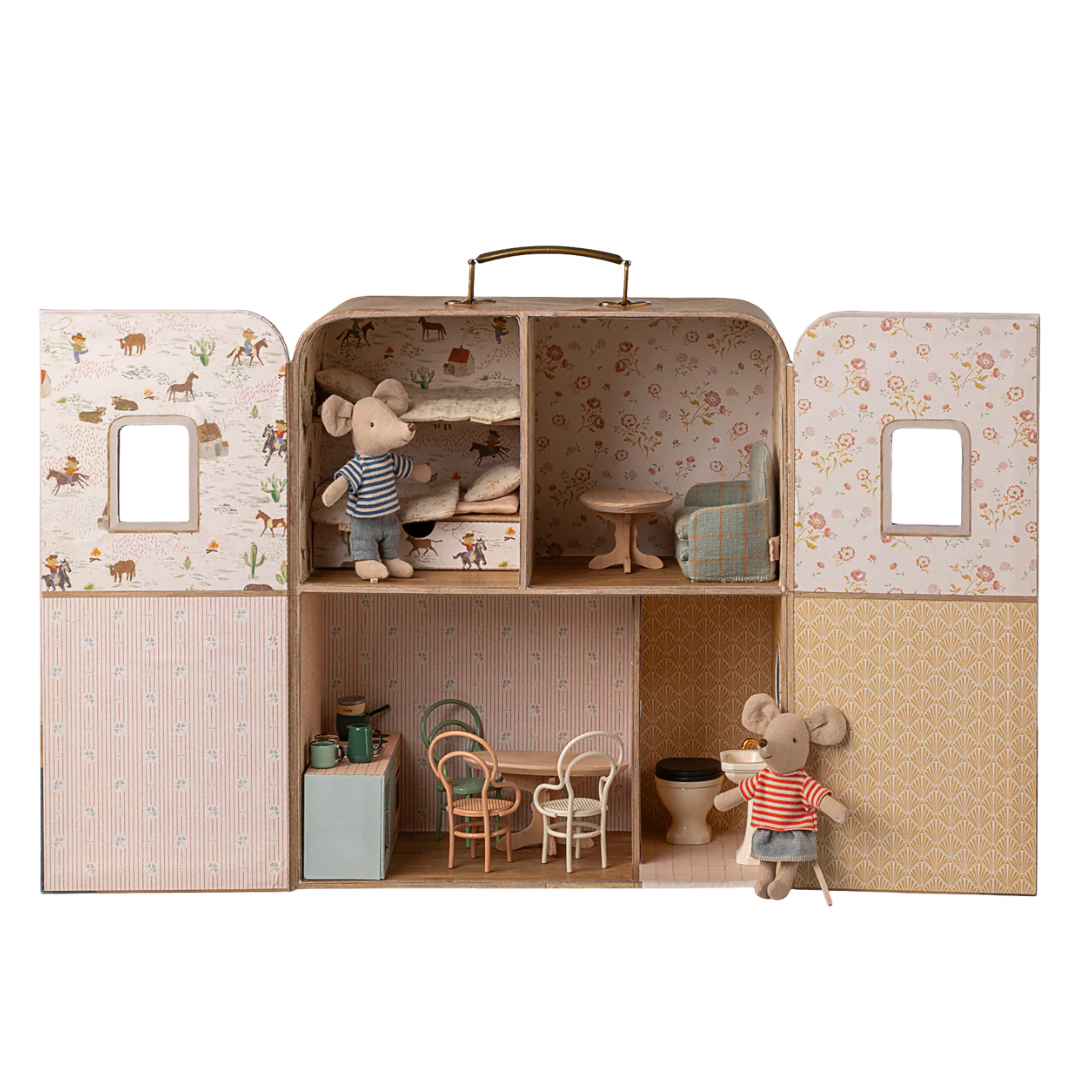 SuitCasa Mouse House