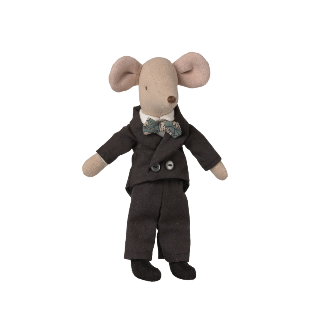 Wedding Suit, Dad Mouse