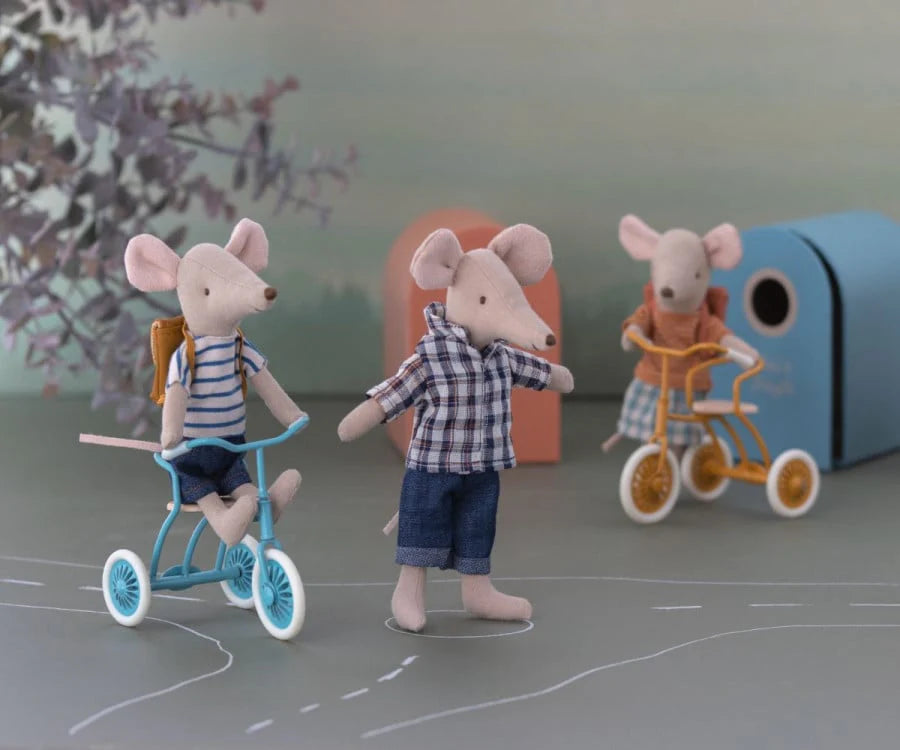 Dad Clothes for Mouse