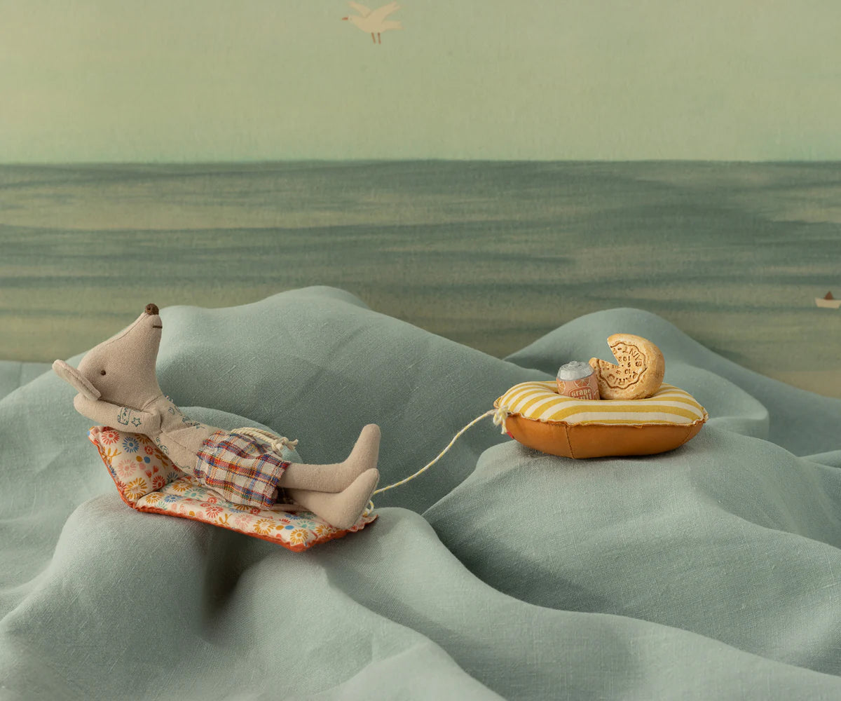 Beach Mouse with Air Mattress, Dad