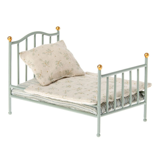 Vintage Bed, Mouse