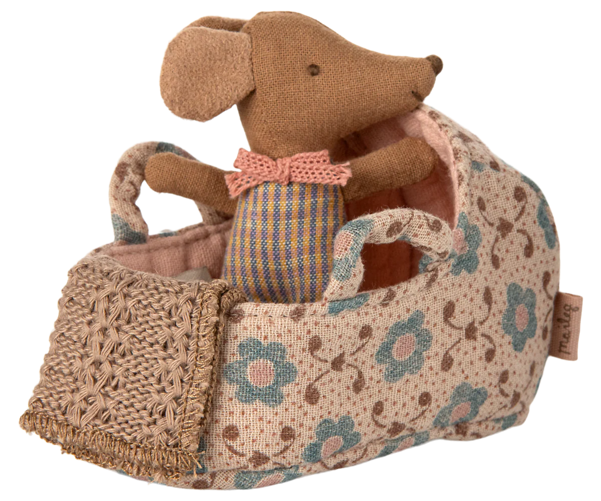 Carry Cot, Baby Mouse