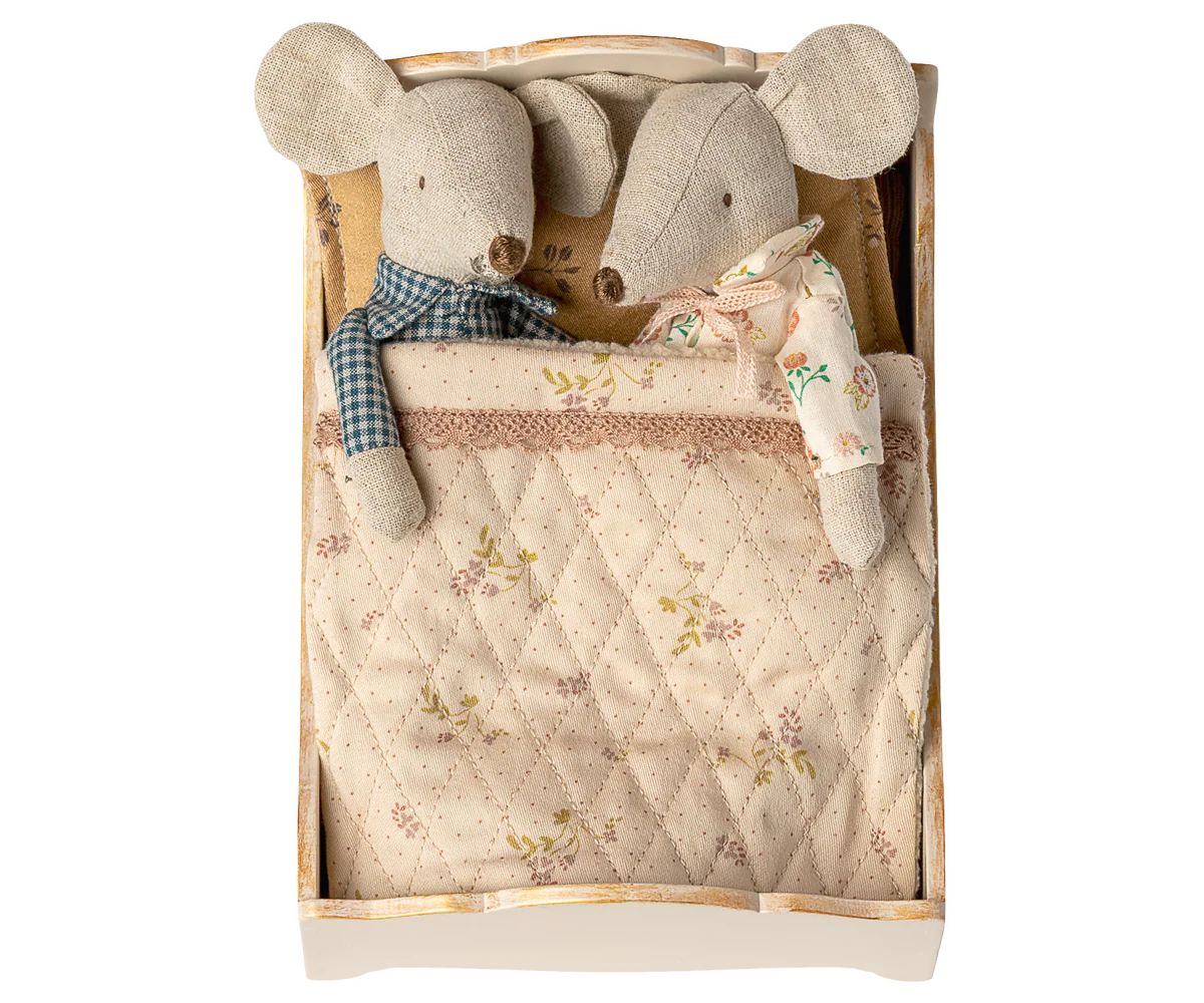 Bed, Mouse