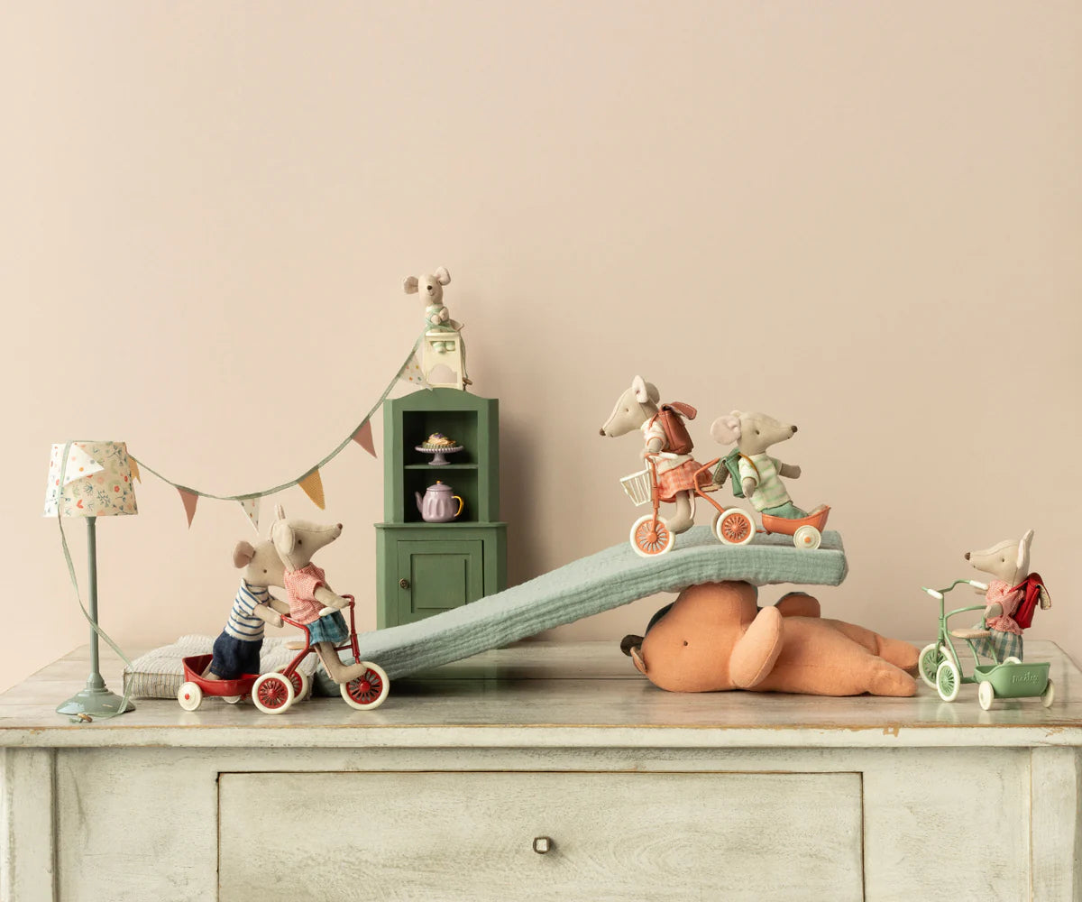 Corner Cabinet, Mouse (Dark Green)