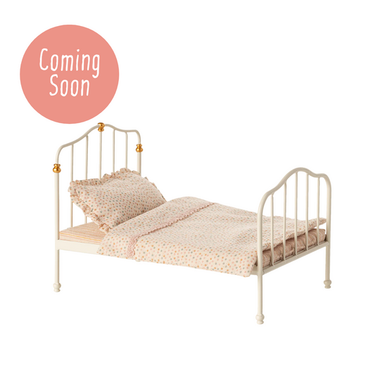Vintage Bed, Mouse