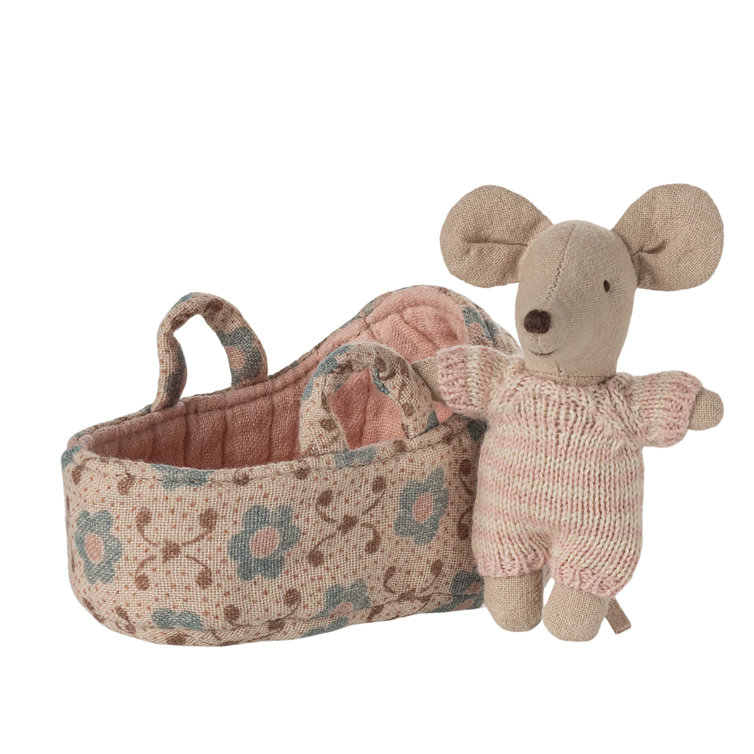 Baby Mouse in Carry Cot (Rose)