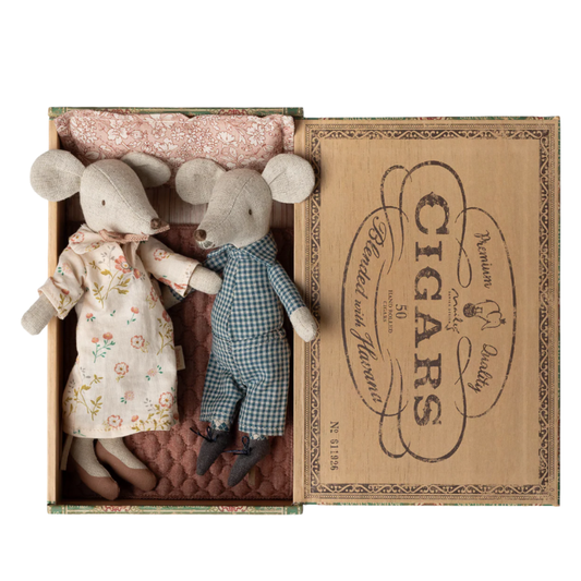 Grandma and Grandpa Mice in Cigarbox