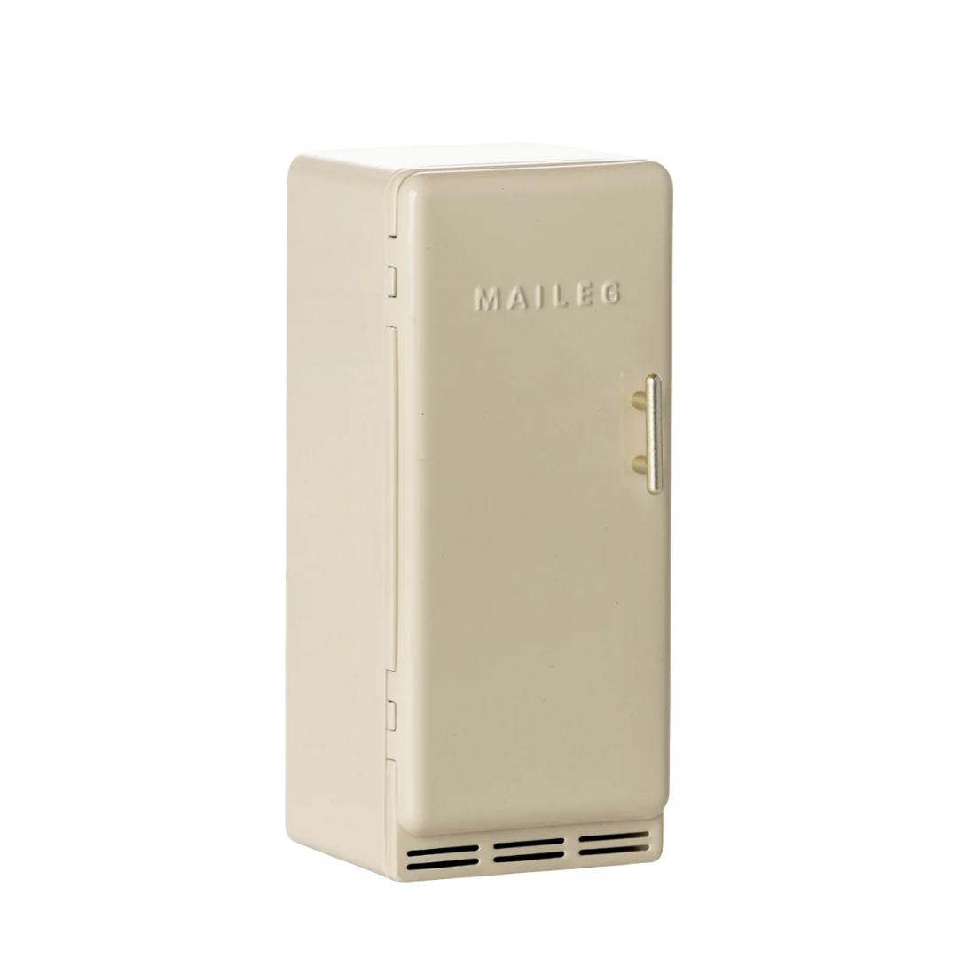 Off White Fridge, Mouse
