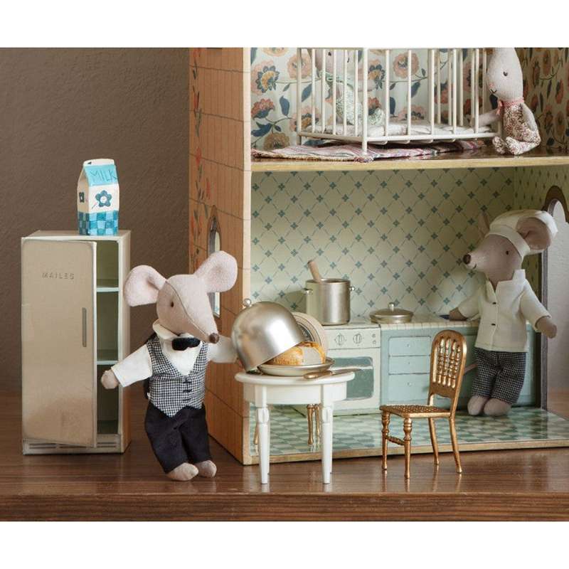 Gold Chair, Mouse